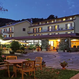 https://hotel-belvedere-minucciano.it-tuscanyhotel.com