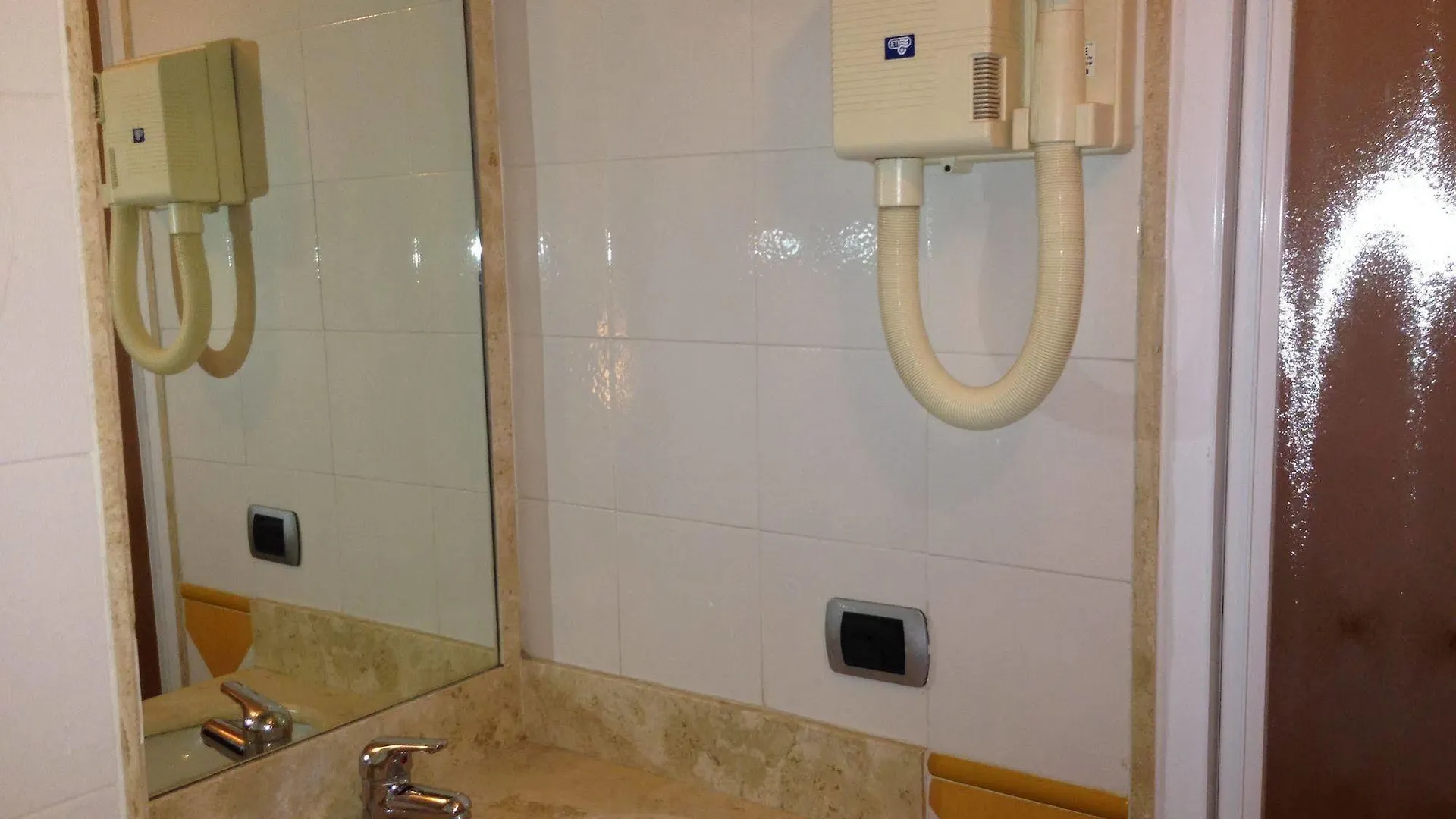 רומא Hotel Fenicia