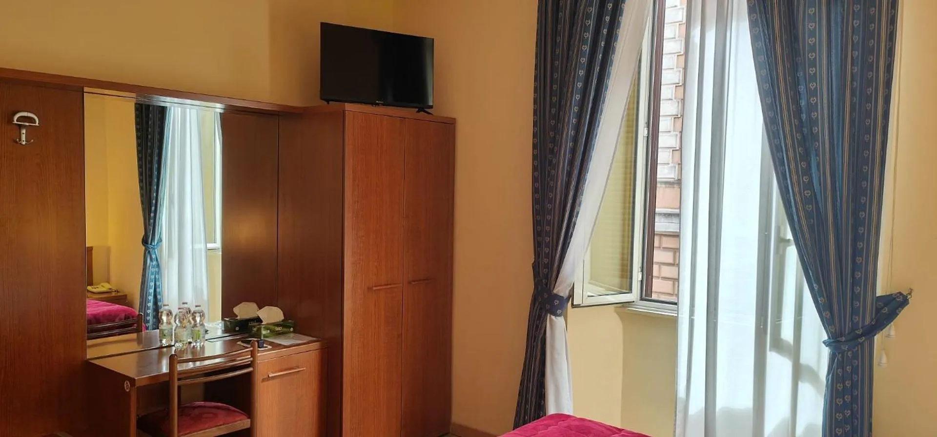 Hotel Fenicia Rome 2*,  Italy