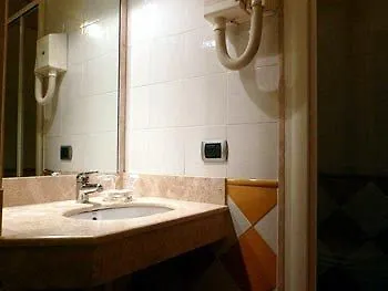 Hotel Fenicia Róma 2*,